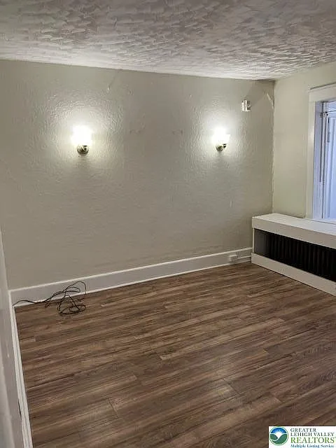 2 bed, 1.0 bath, 800 sqft, $1,600 — Photo 3
