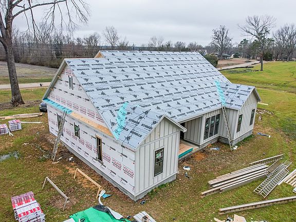 4th image of 711 Oxford Loop