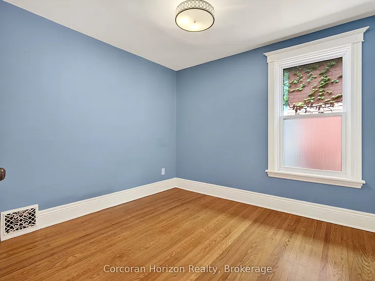 520 John St N — Photo 31