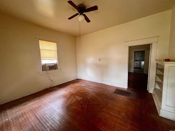 2nd image of 820 N Polk St