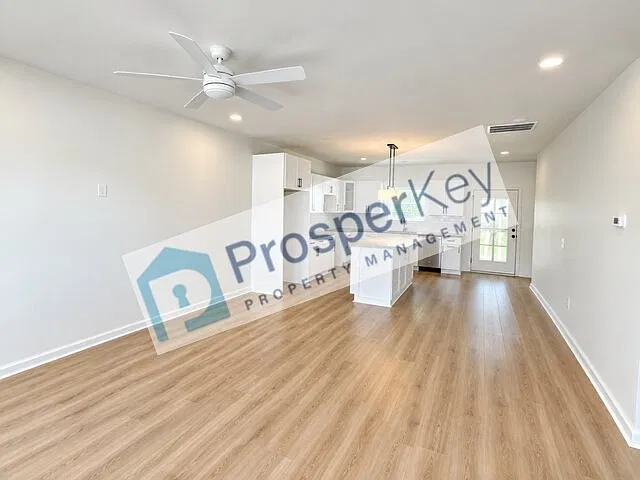 1391 Experiment St — Photo 2