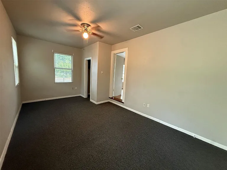 300 Mill St — Photo 10