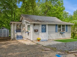 15 Foothill Rd, Budd Lake, NJ 07828