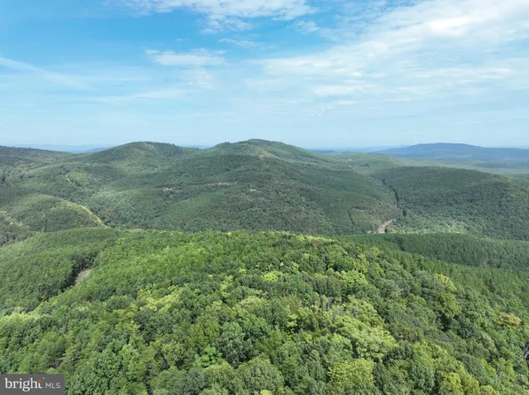 131 Bluffs Blue Beach Rd, Springfield, WV 26763