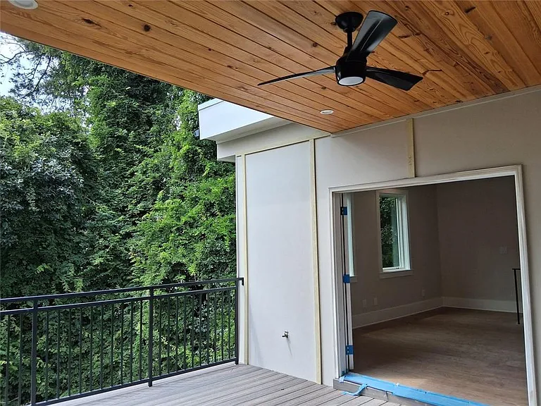 3525 Kingsboro Rd NE — Photo 15