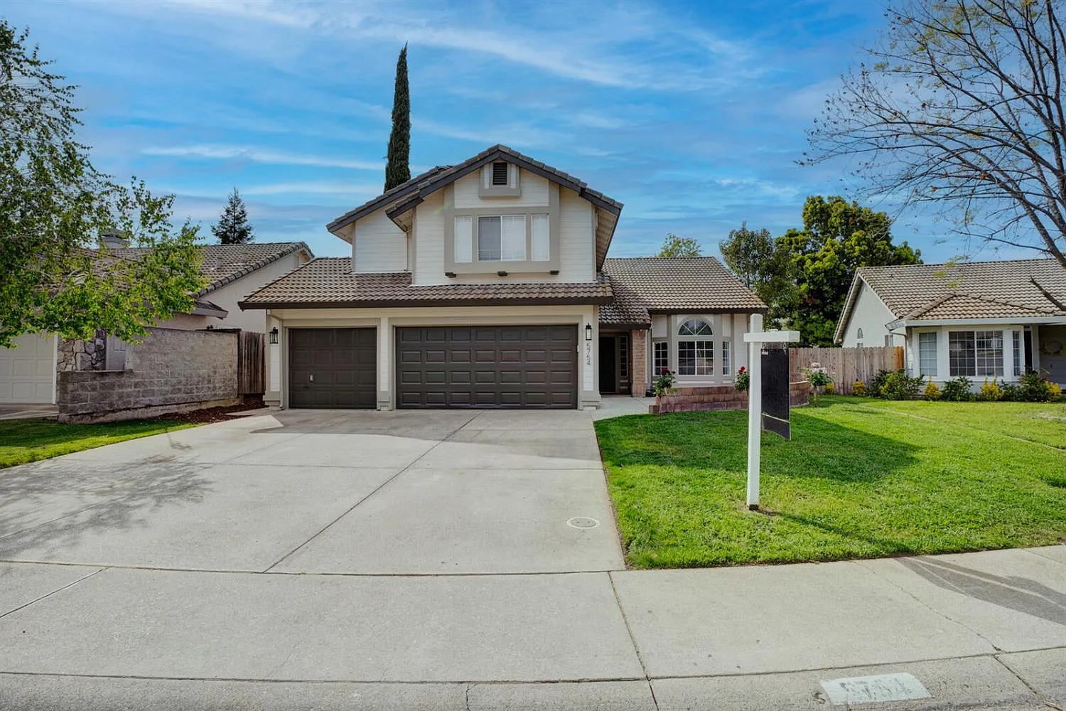 5754 River Run Cir photo 1