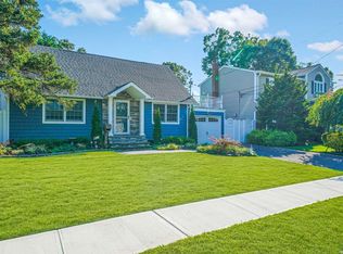 6 Tyrconnell Ave, Massapequa Park, NY 11762