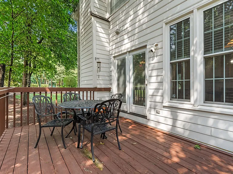 100 Spring Valley Ln — Photo 22