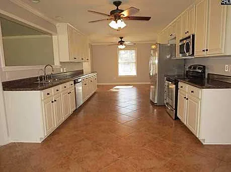 429 Longtown Rd W — Photo 8