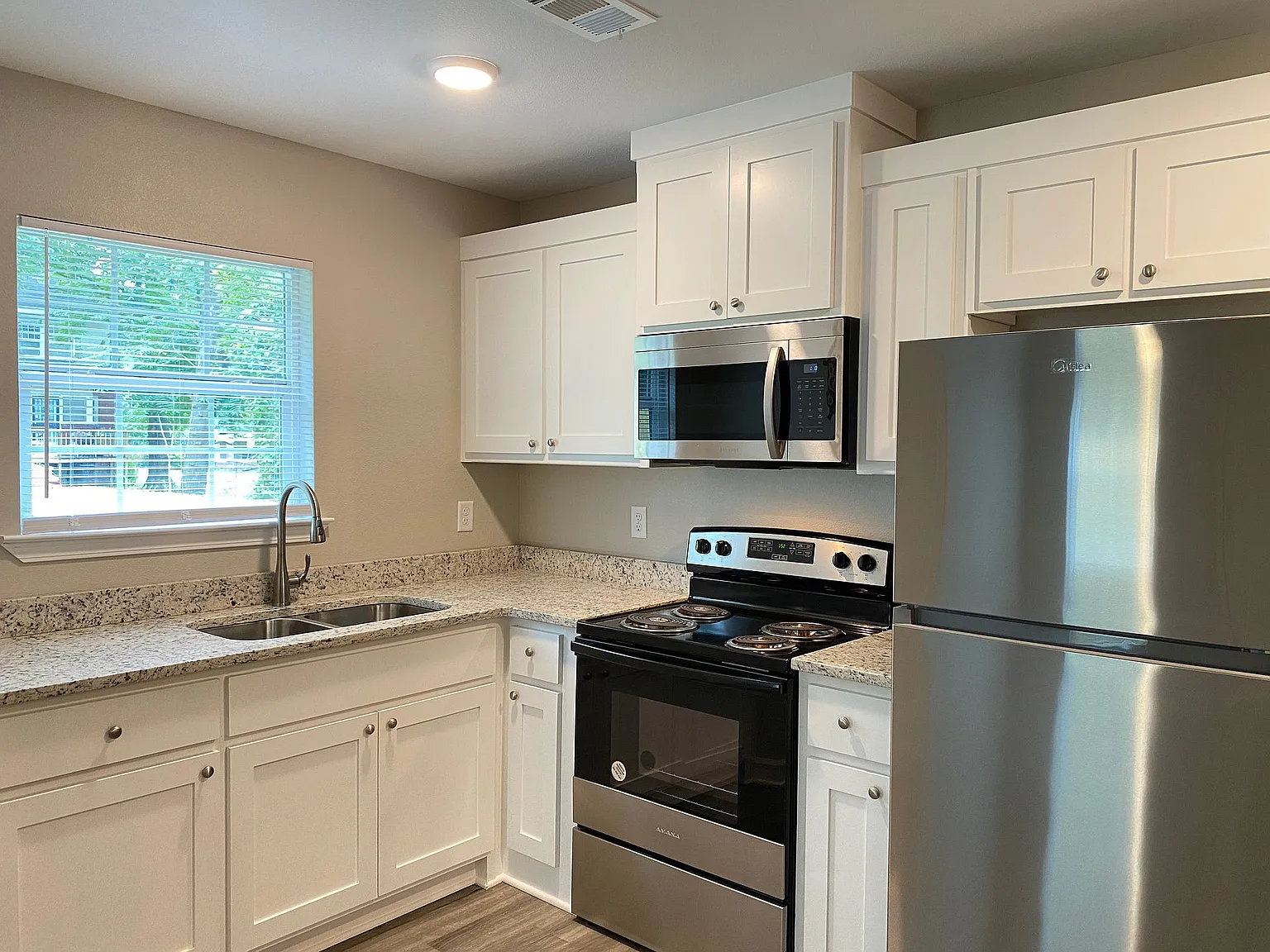 2019 Wright Ave B — Photo 3