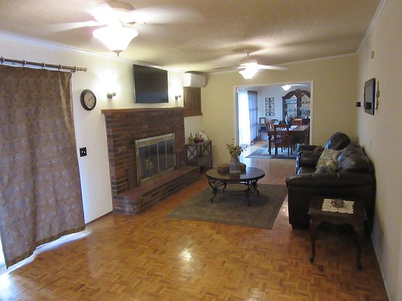 3rd image of 5301 Chateau Ave