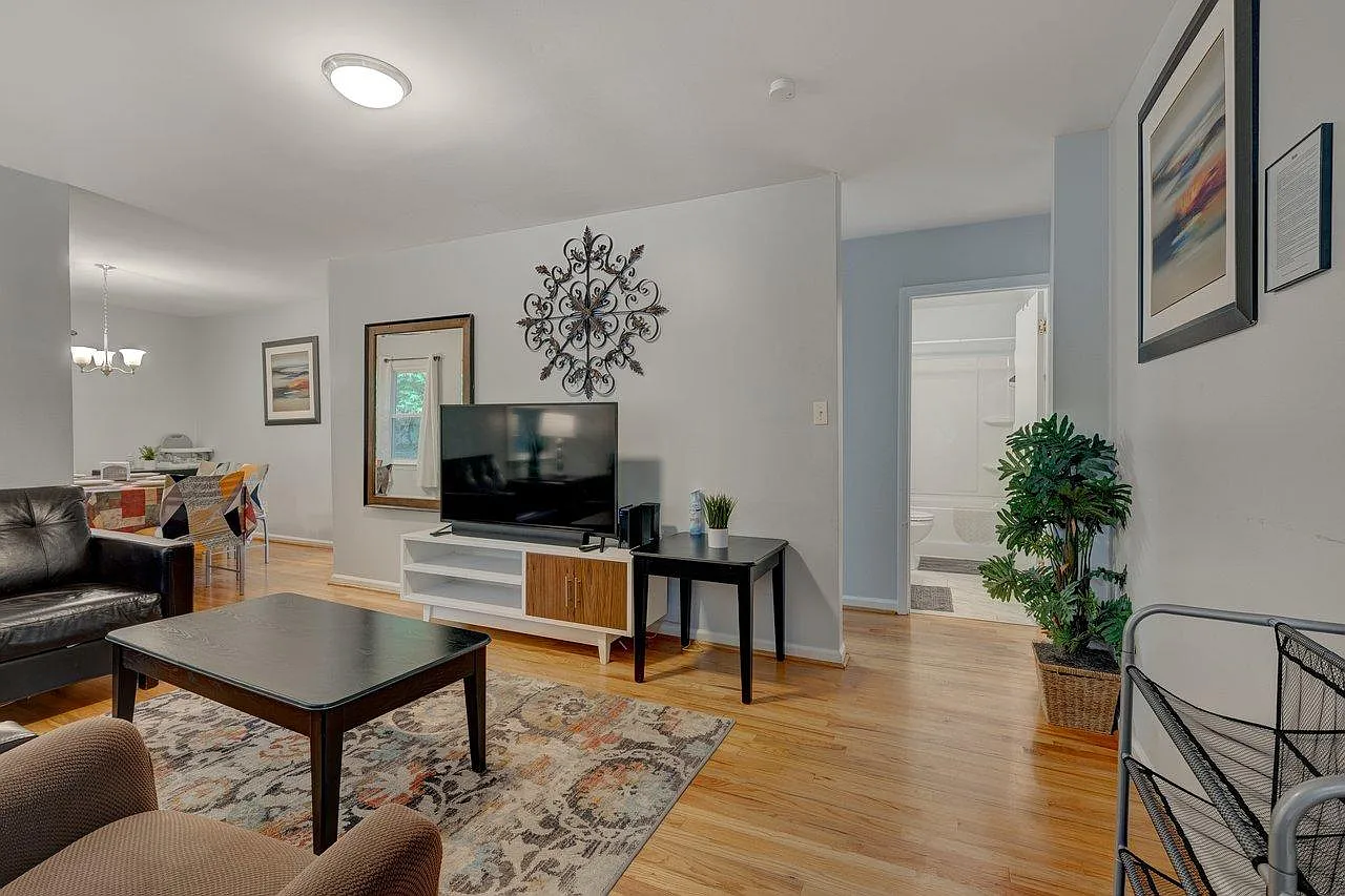 3 bed, 1350 sqft, $3,250 — Photo 1