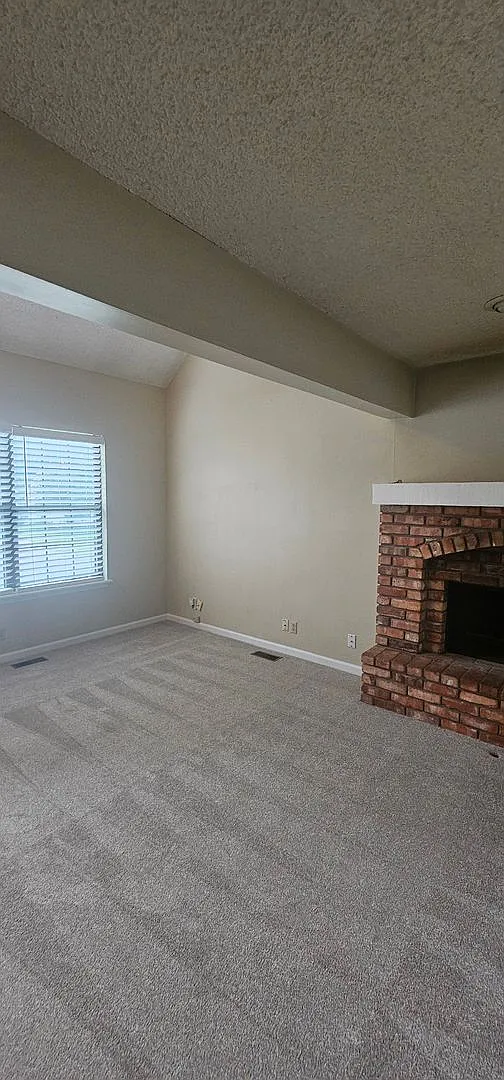 10830-10832 Haskins — Photo 3