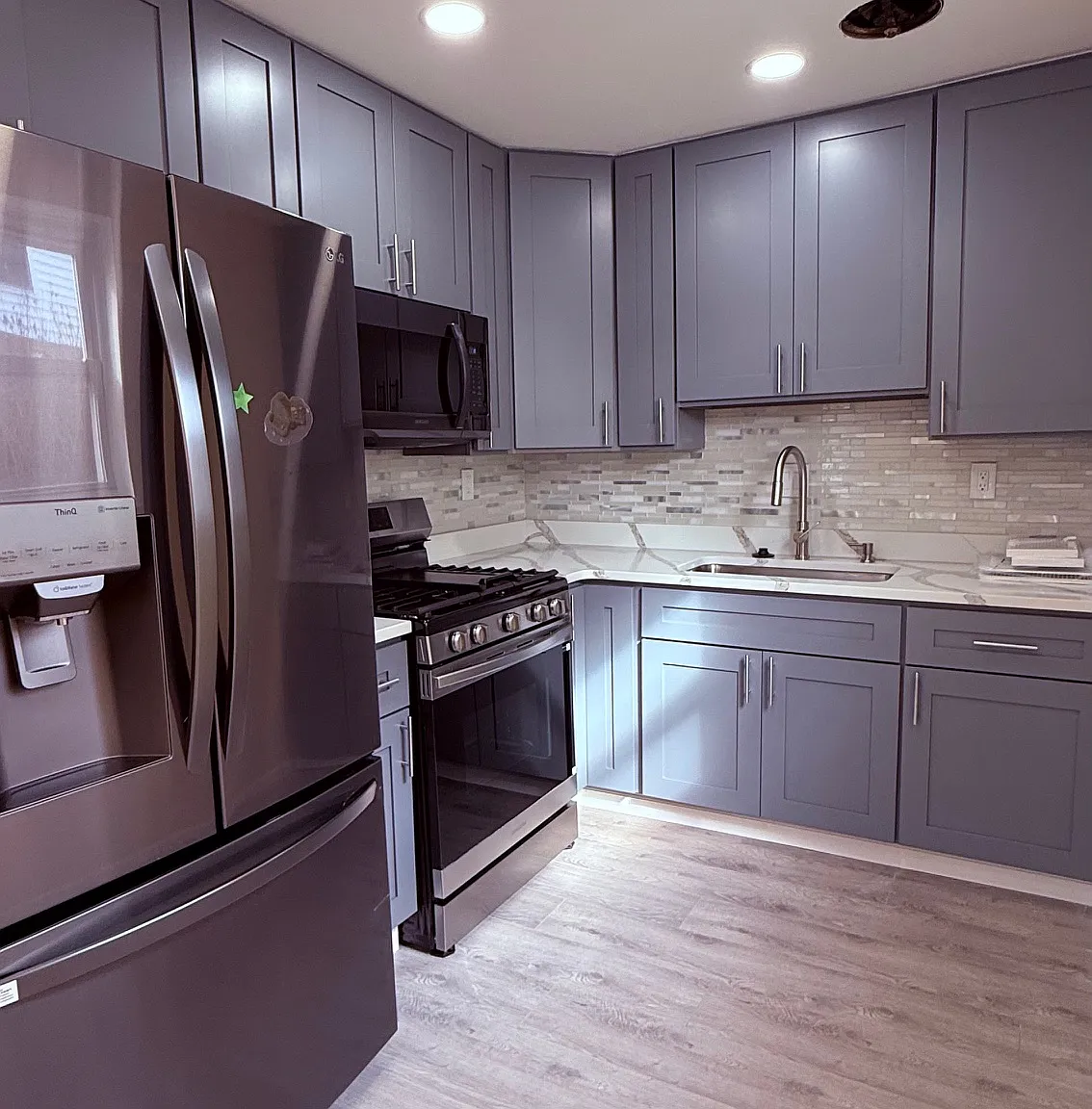 2 bed, 900 sqft, $1,900 — Photo 1