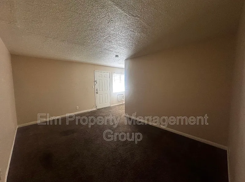 2 bed, 1.0 bath, 720 sqft, $975 — Photo 2