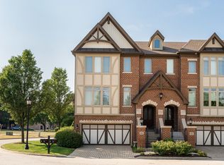 68 Bluestone Dr, St Charles, IL 60174