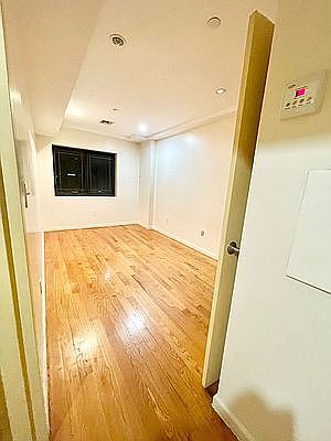 5th image of 106-04 Northern Blvd #5A