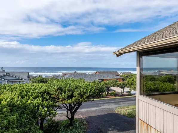 3605 NW Hidden Lake Dr, Waldport, OR 97394