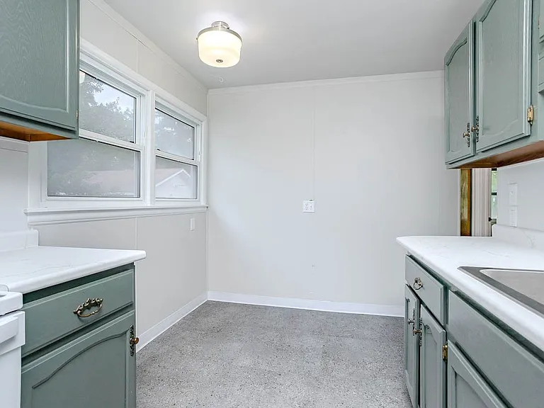 1710 Burek Ave — Photo 6