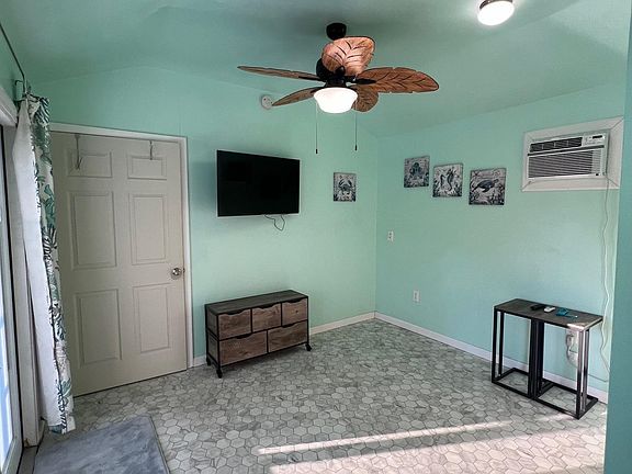 5th image of 94 Horn Cir