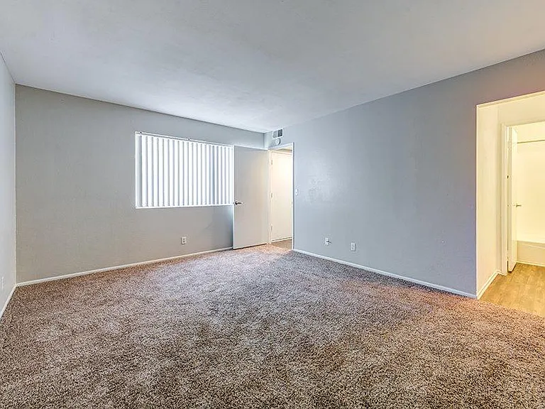 Portola Redlands — Photo 19