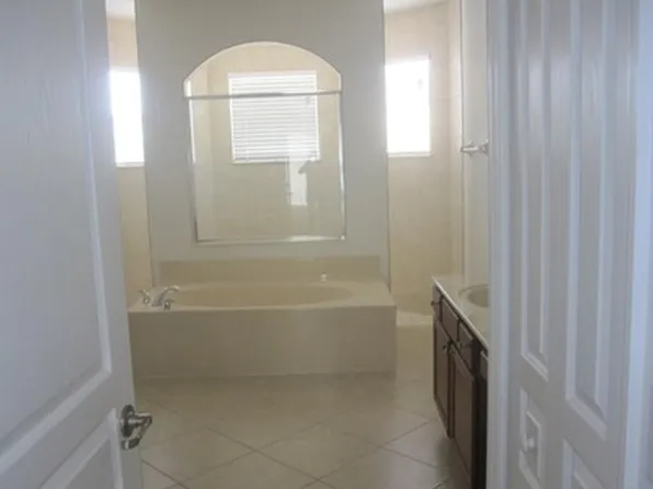 8874 Windsor Pointe Dr, Orlando, FL 32829