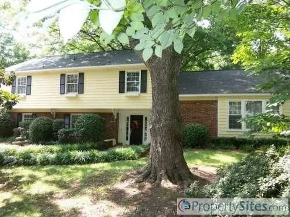 300 Lansdowne Rd, Charlotte, NC 28270