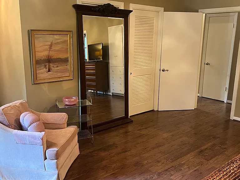 2418 Oak Dr — Photo 3