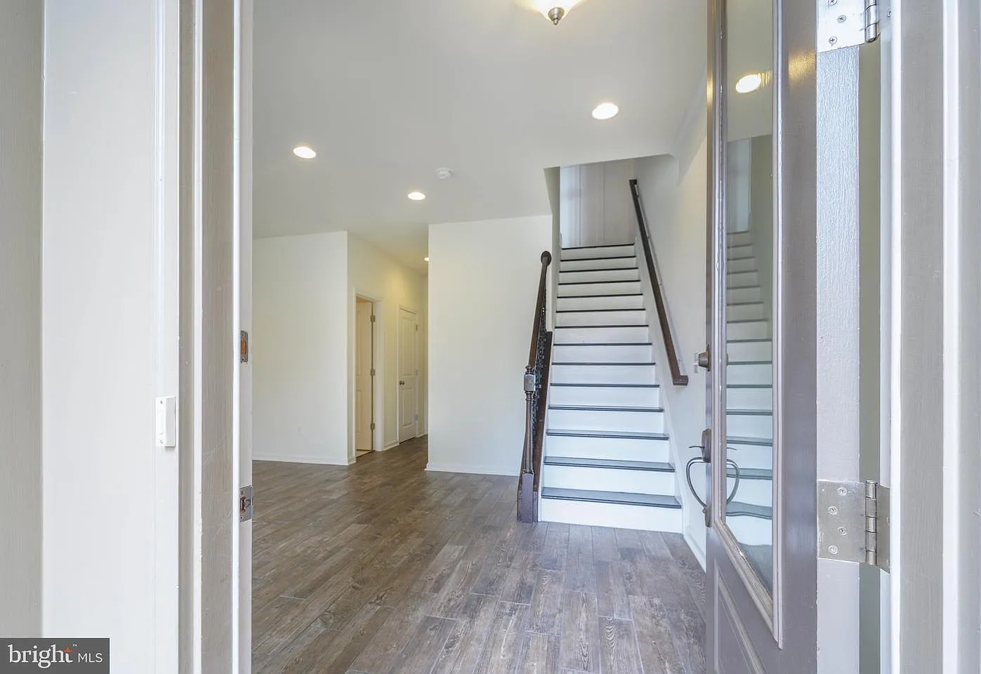 3 bed, 2380 sqft, $3,395 — Photo 3