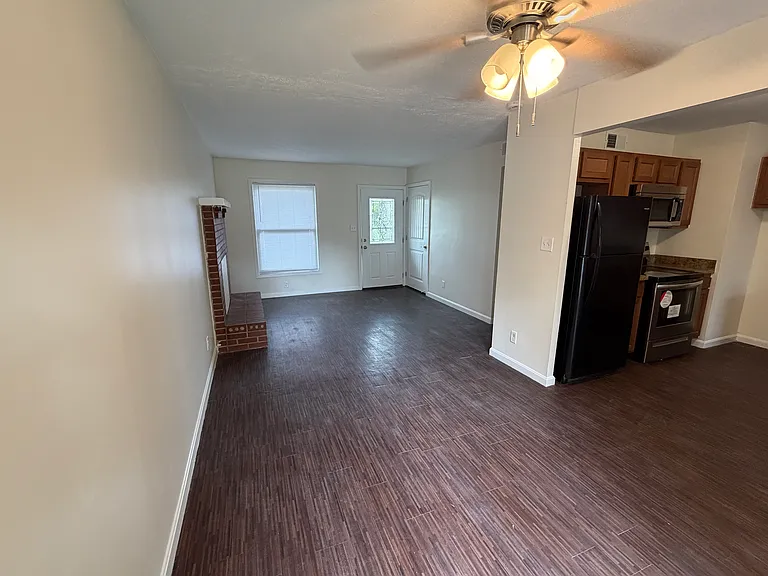 307 Downes Ln — Photo 4