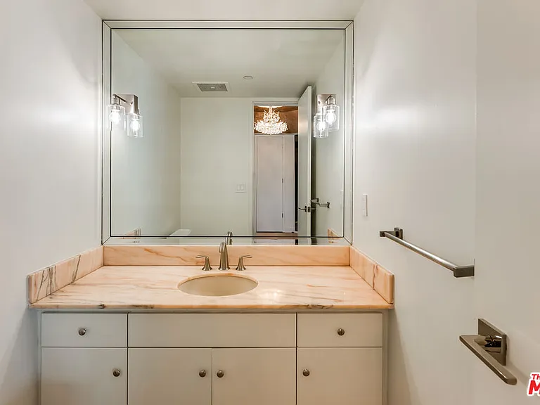 10551 Wilshire Blvd #1405 — Photo 18