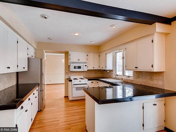 5th image of 245 Stonybrook Way NE