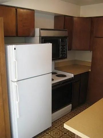 Harvard 103 kitchen