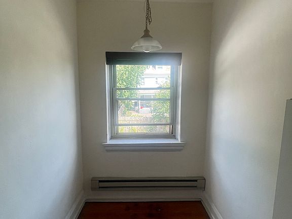 4th image of 2240 Norwood Ave #2240