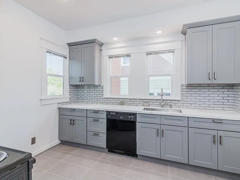 6904 NE Grand Ave — Photo 3