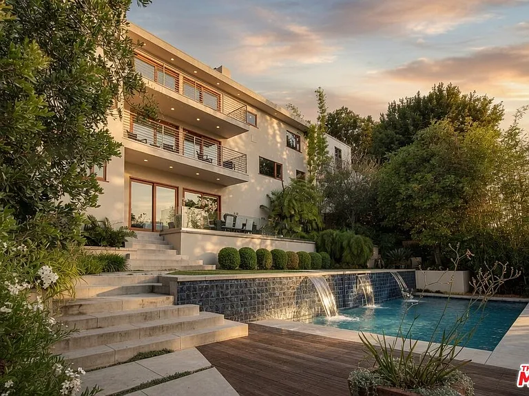 2035 De Mille Dr — Photo 3