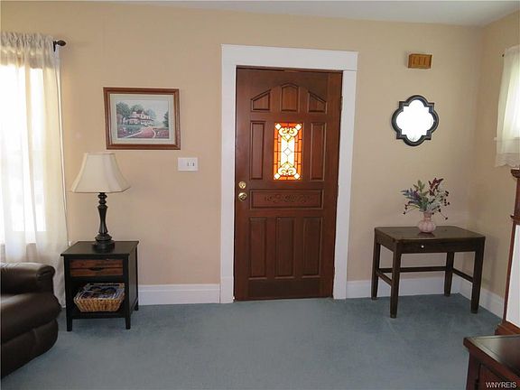 3rd image of 34 Parkwood Ave