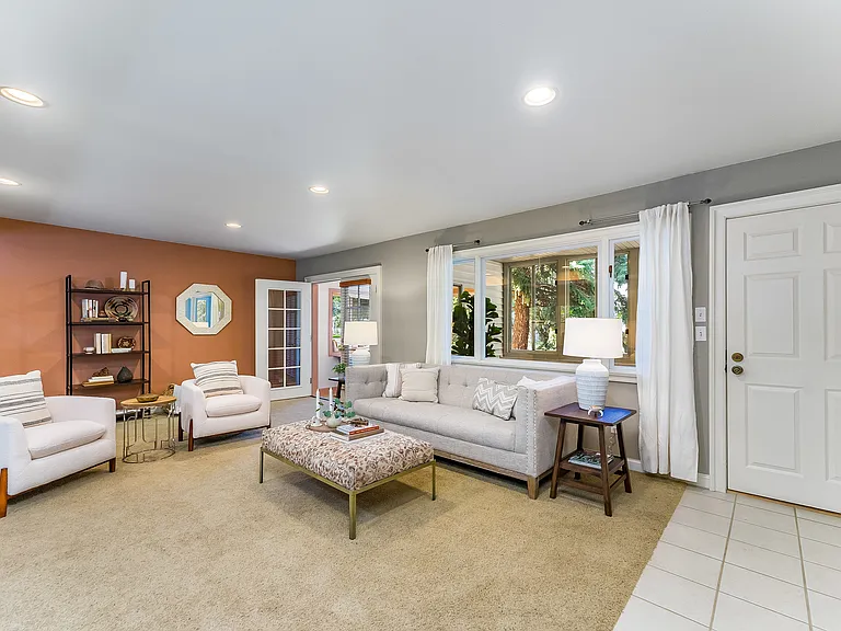 1225 Columbine Ct — Photo 4