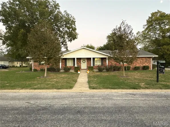 299 S Spring St, Aviston, IL 62216