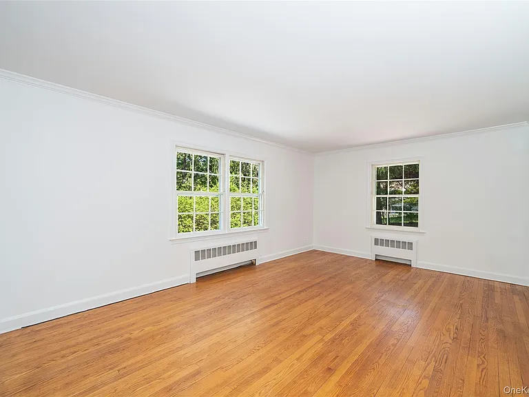 105 Douglas Rd — Photo 11