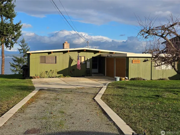 1577 Country Club Dr, Camano Island, WA 98282