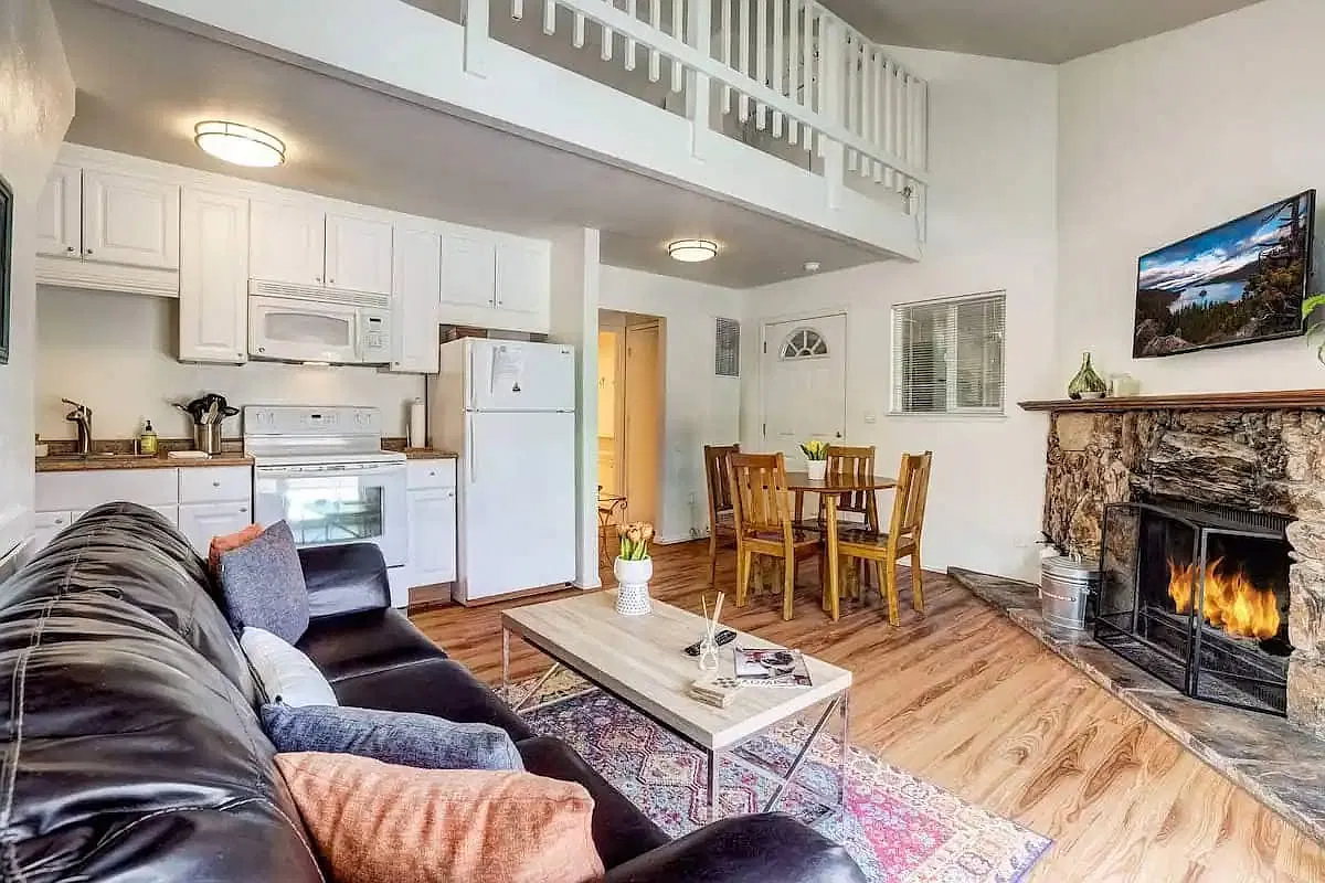 2 bed, 600 sqft, $2,850 — Photo 1