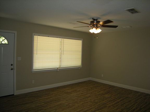 3rd image of 1405 Holly Ct