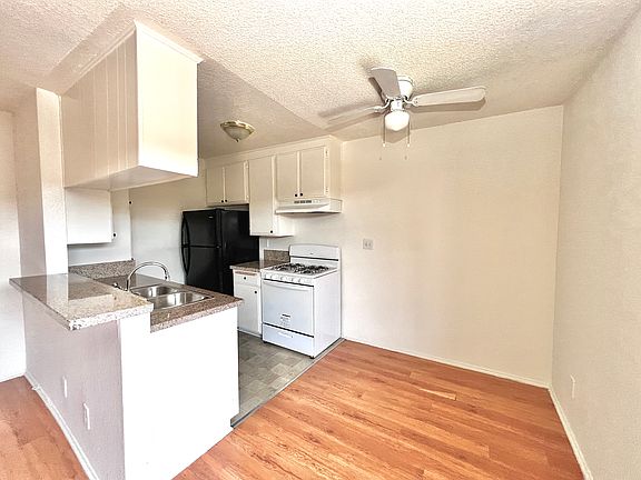 5th image of 7655 Lankershim Blvd #28