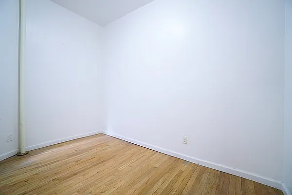 Rented by Renetta Real Estate | media 46