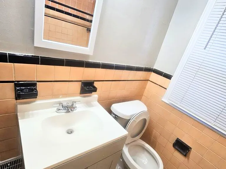 10803 Roxbury St — Photo 16