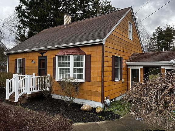 2nd image of 441 N Davis Rd