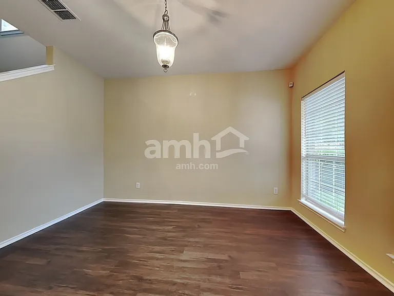 1003 Utopia Ln — Photo 7