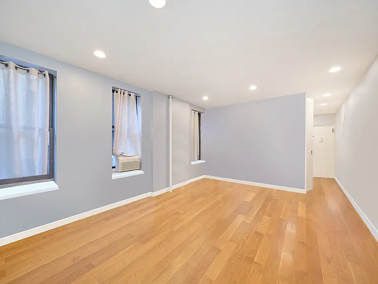 246 E 51st St #9 — Photo 3