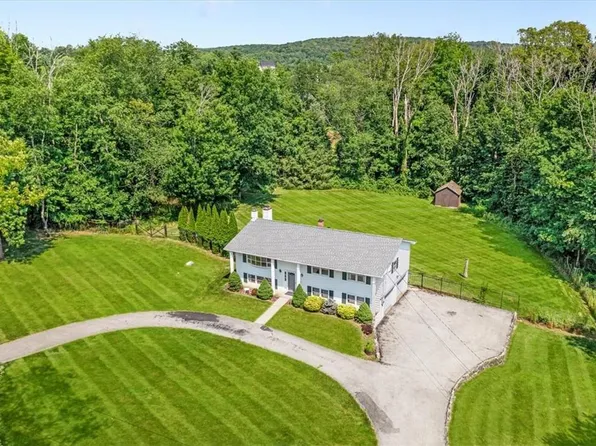 17 Mayfair Road, Poughquag, NY 12570